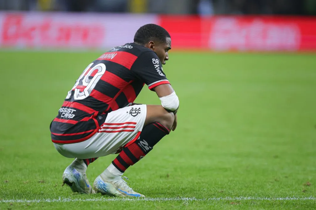 Lorran jogador do Flamengo lamenta durante partida contra o Grêmio na Arena do Grêmio pelo campeonato Brasileiro A 2024. Foto: Maxi Franzoi/AGIF