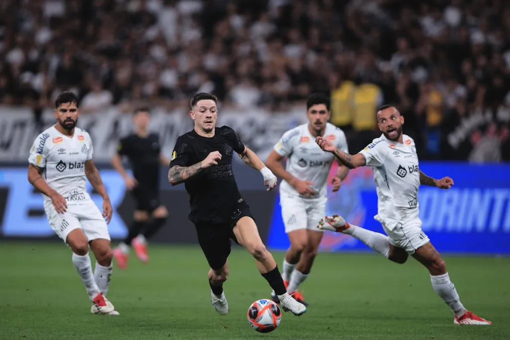 SP – SAO PAULO – 12/02/2025 – PAULISTA 2025, CORINTHIANS X SANTOS – Rodrigo Garro jogador do Corinthians durante partida contra o Santos no estadio Arena Corinthians pelo campeonato Paulista 2025. Foto: Ettore Chiereguini/AGIF