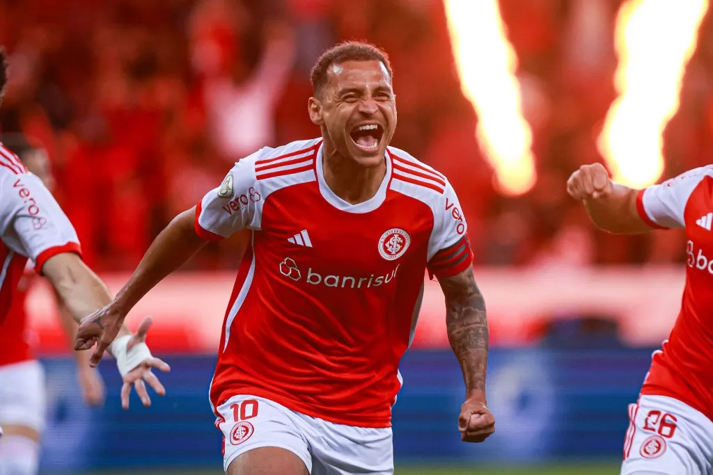 RS – PORTO ALEGRE – 16/09/2024 – BRASILEIRO A 2024, INTERNACIONAL X CUIABA – Alan Patrick jogador do Internacional comemora seu gol durante partida contra o Cuiaba no estadio Beira-Rio pelo campeonato Brasileiro A 2024. Foto: Maxi Franzoi/AGIF