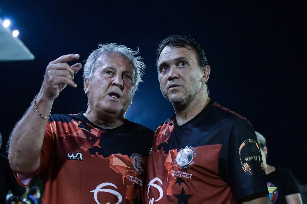 Zico e Dejan Petković jogadores do Time do Zico (Vermelho) durante partida contra o Time das Estrelas( Branco) no estádio Luso Brasileiro pelo campeonato Amistoso. Foto: Thiago Ribeiro/AGIF