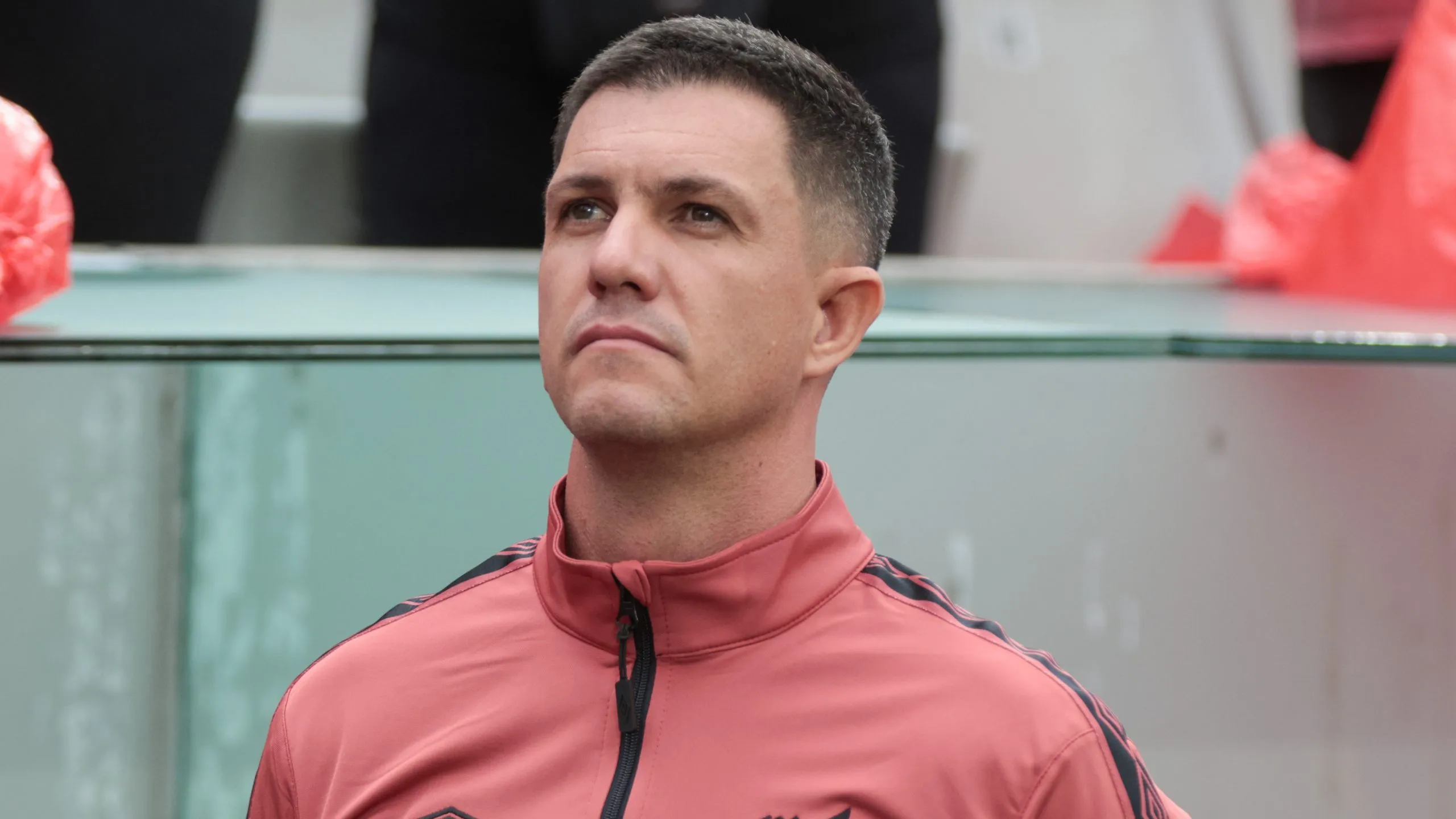 Maurício Barbieri durante partida contra o Paraná no Campeonato Paranaense 2025. Foto: Robson Mafra/AGIF