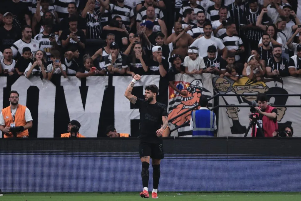 Yuri Alberto comemorando gol durante partida contra o Santos no Campeonato Paulista de 2025. Foto: Ettore Chiereguini/AGIF