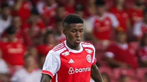 Vitão é titular no Internacional.