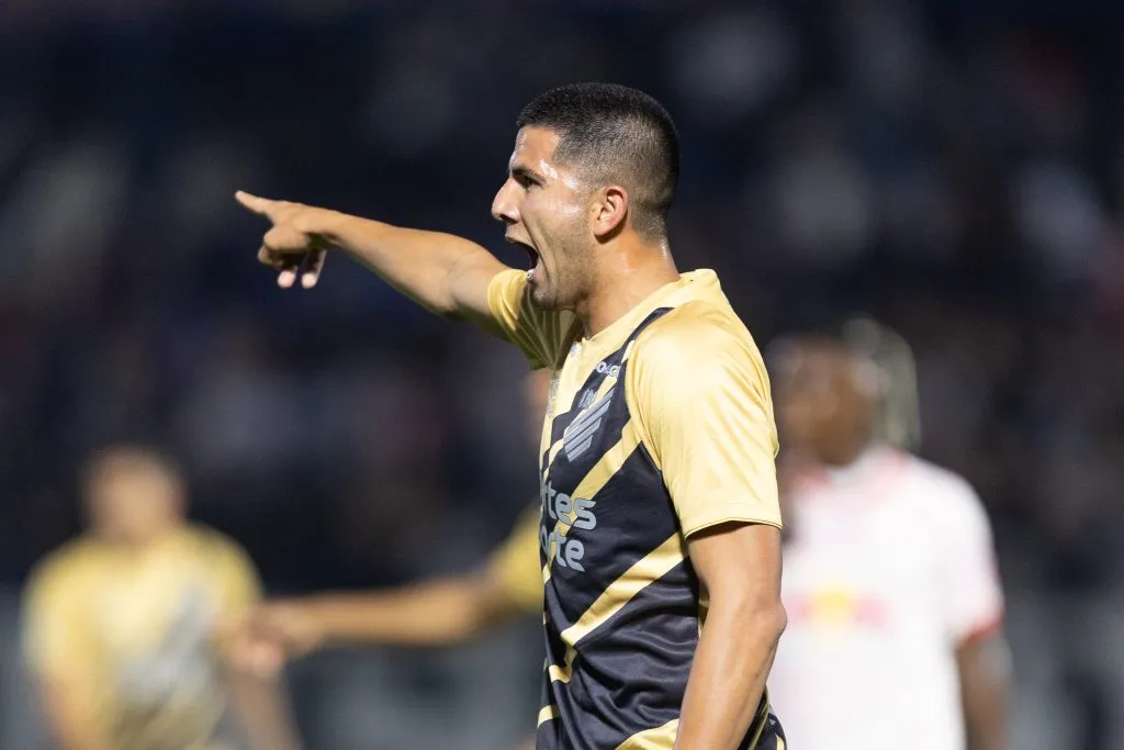 Mateo Gamarra durante partida contra o Bragantino no Campeonato Brasileiro de 2024. Foto: Fabio Moreira Pinto/AGIF
