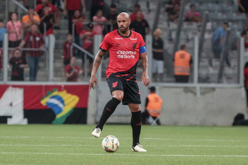 Thiago Heleno jogador do Athletico-PR durante partida contra o FC Cascavel pelo campeonato Paranaense 2024. Foto: Robson Mafra/AGIF