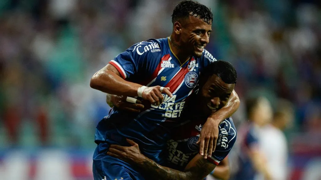 Lucho Rodríguez e Jean Lucas comemorando pelo Bahia – Foto: Jhony Pinho/AGIF