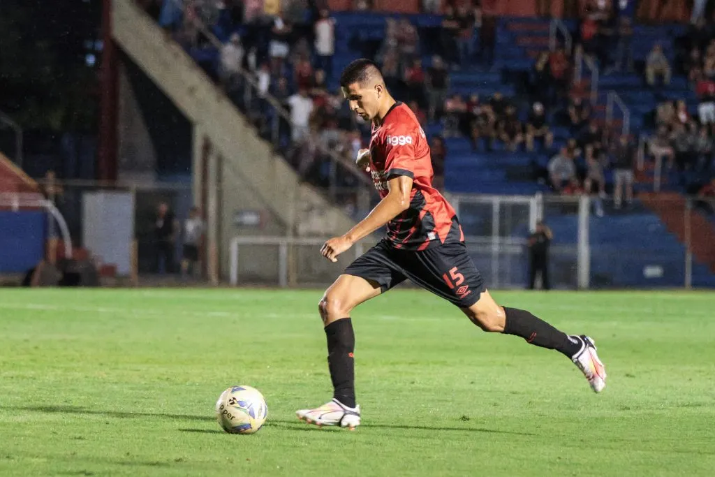 Mateo Gamarra durante partida contra o Andraus no Campeonato Paranaense 2024. Foto: Robson Mafra/AGIF