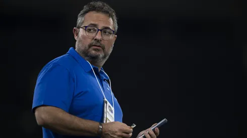 Alexandre Mattos, diretor de futebol do Cruzeiro, antes da partida contra o Botafogo, pelo Campeonato Brasileiro de 2024. Foto: Jorge Rodrigues/AGIF