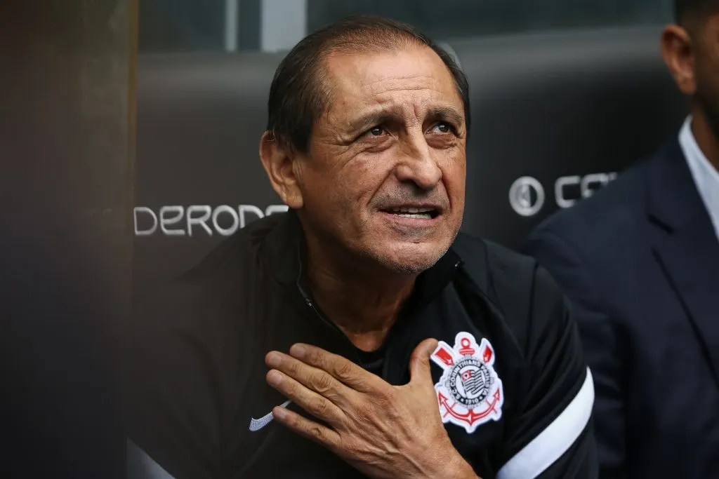 Ramón Díaz durante confronto entre Corinthians e Grêmio no Brasileirão de 2024. (Photo by Pedro H. Tesch/Getty Images)