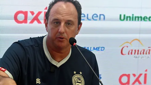 Rogério Ceni, treinador do Bahia, durante o jogo contra o Vitória no Barradão, pelo Campeonato Baiano 2024. Foto: Walmir Cirne/AGIF