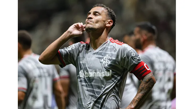 Alan Patrick durante confronto contra o Atlético-MG no Brasileirão de 2024.