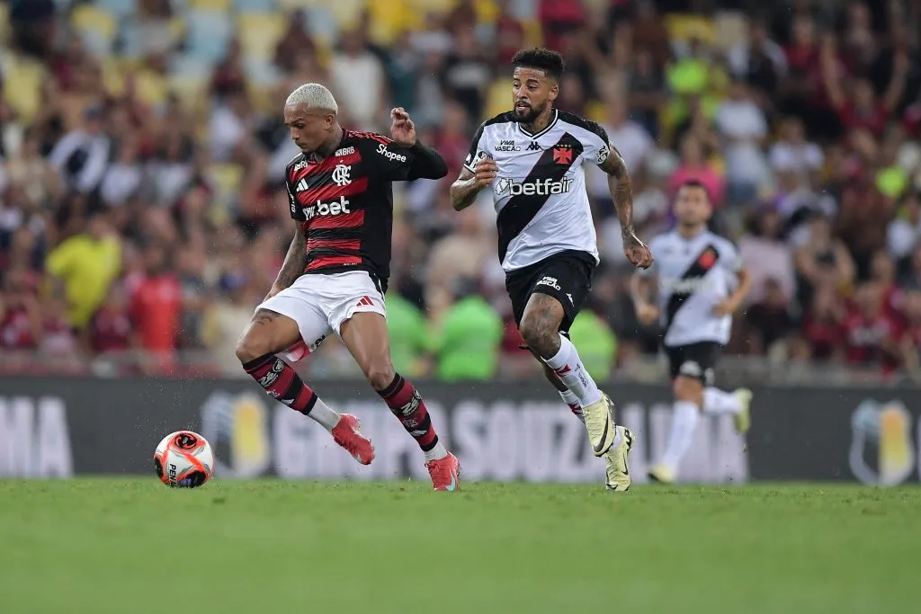 RJ – RIO DE JANEIRO – 15/02/2025 – CARIOCA 2025, FLAMENGO X VASCO – Wesley jogador do Flamengo durante partida contra o Vasco no estadio Maracana pelo campeonato Carioca 2025. Foto: Thiago Ribeiro/AGIF