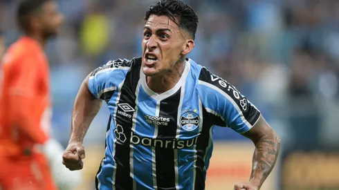 Pavón jogador do Grêmio comemora seu gol durante partida contra o Caxias no estádio Arena do Grêmio pelo campeonato Gaúcho 2025. Foto: Maxi Franzoi/AGIF