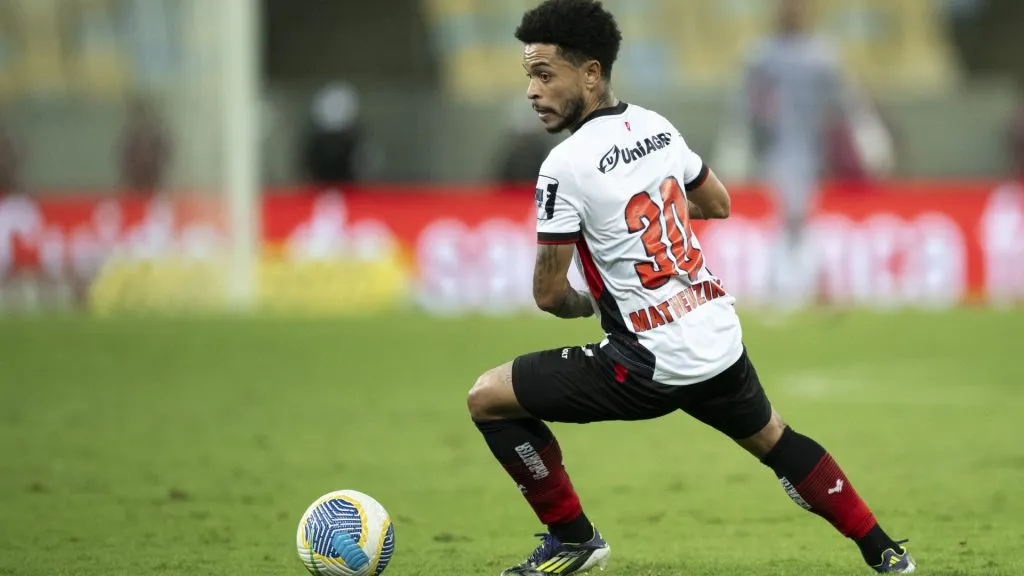 Matheusinho jogador do Vitoria durante partida contra o Fluminense no estádio Maracanã pelo campeonato Brasileiro A 2024. Foto: Jorge Rodrigues/AGIF