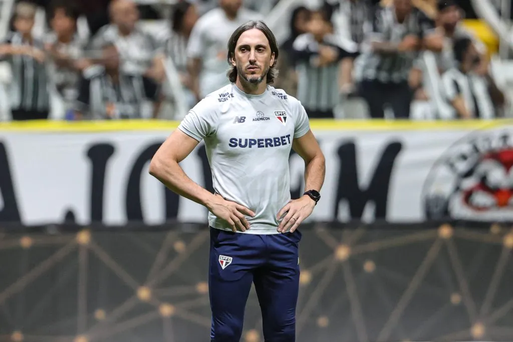 Zubeldía vive momento complicado no São Paulo. Foto: Gilson Lobo/AGIF