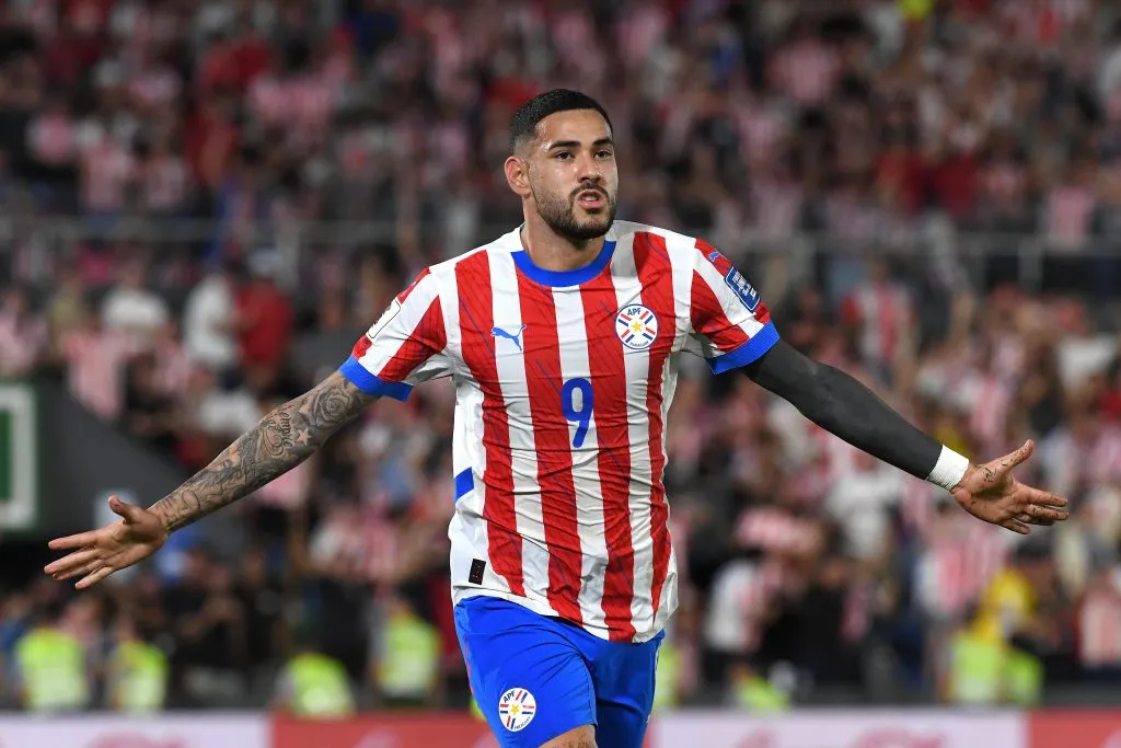 ASUNCION, PARAGUAY – OCTOBER 15: Antonio Sanabria of Paraguay celebrates after scoring the team’s first goal during the FIFA World Cup 2026 South American Qualifier match between Paraguay and Venezuela at Estadio Defensores del Chaco on October 15, 2024 in Asuncion, Paraguay. (Photo by Christian Alvarenga/Getty Images)