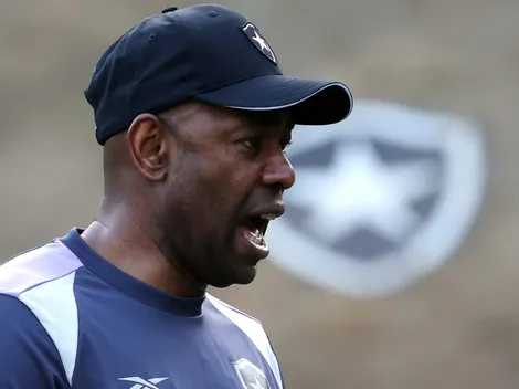 Caçapa faz 'aviso' sobre como deve escalar o Botafogo contra o Vasco