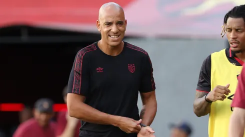 Pepa, técnico do Sport, durante a partida entre Sport e Maguary na Ilha do Retiro em Recife (PE), pelo campeonato pernambucano 2025. Foto: Marlon Costa/AGIF