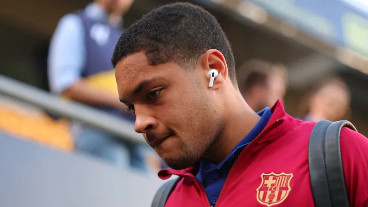 Vitor Roque of FC Barcelona arrives at the stadium prior to the LaLiga EA Sports match between Cadiz CF and FC Barcelona at Estadio Nuevo Mirandilla on April 13, 2024 in Cadiz, Spain. (Photo by Fran Santiago/Getty Images)