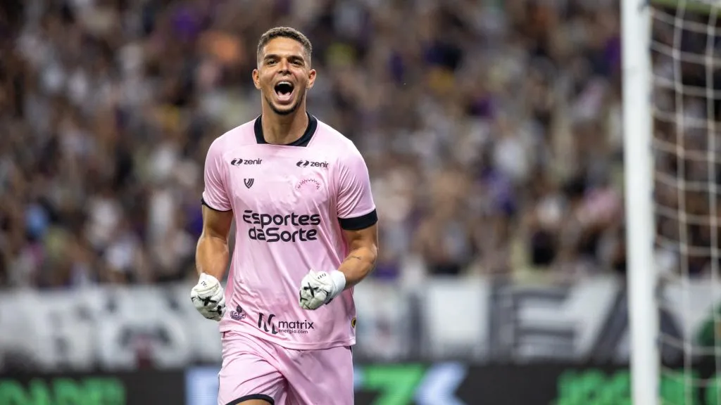 Bruno Ferreira comemora gol durante partida contra o Paysandu na Arena Castelão pelo Campeonato Brasileiro B 2024 – Foto: Baggio Rodrigues/AGIF