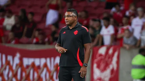 Roger Machado, técnico do Internacional, durante partida contra o Avenida pelo Campeonato Gaúcho 2025. Foto: Maxi Franzoi/AGIF