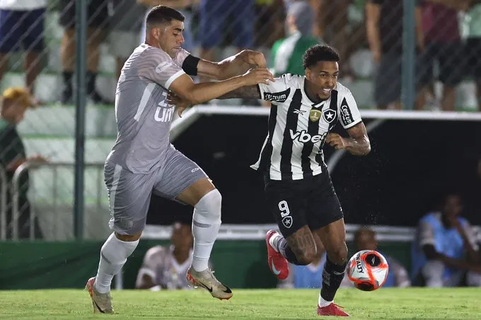 Rwan Cruz atuando no Botafogo contra o Boavista – Foto: Reprodução/Vitor Silva/ Botafogo