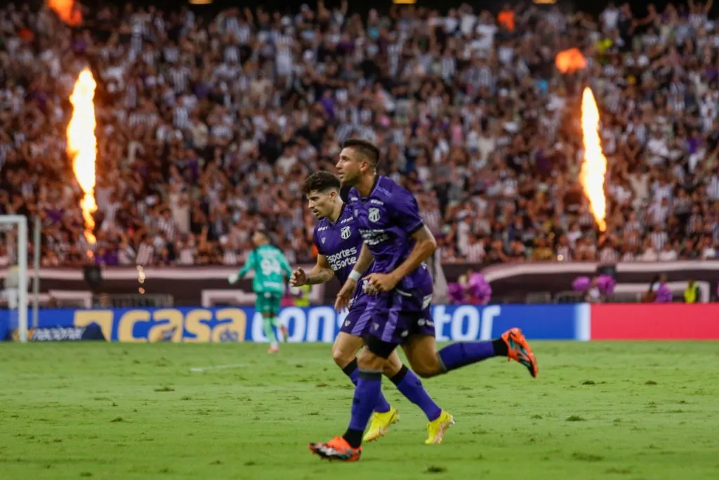 Lucas Mugni jogador do Ceara comemora seu gol durante partida contra o Ponte Preta no estadio Arena Castelao pelo campeonato Brasileiro B 2024. Foto: Lucas Emanuel/AGIF