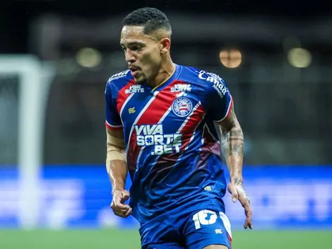 Elenco do Bahia recebe festa no aeroporto e Gilberto afirma: "É o oxigênio"