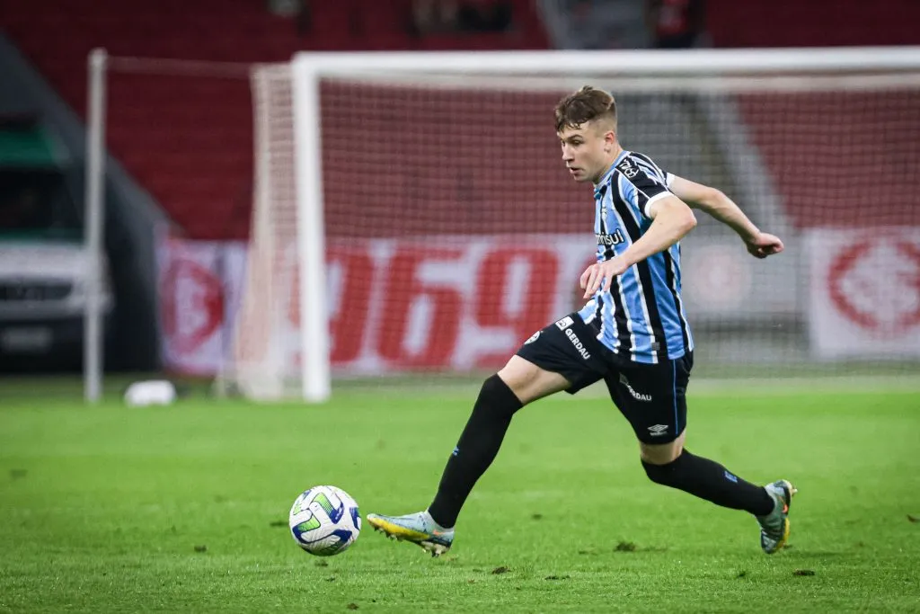 Igor Serrote jogador do Grêmio durante partida contra o Internacional no Beira-Rio pelo campeonato Copa Do Brasil Sub-20 2023. Foto: Maxi Franzoi/AGIF