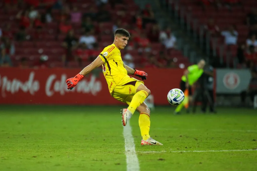 Sergio Rochet goleiro do Internacional durante partida contra o Bragantino pelo campeonato Brasileiro A 2023. Foto: Giancarlo Santorum/AGIF