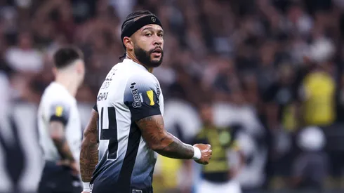 Memphis Depay jogador do Corinthians durante partida contra o São Bernardo no estádio Arena Corinthians pelo campeonato Paulista 2025. Foto: Marcello Zambrana/AGIF