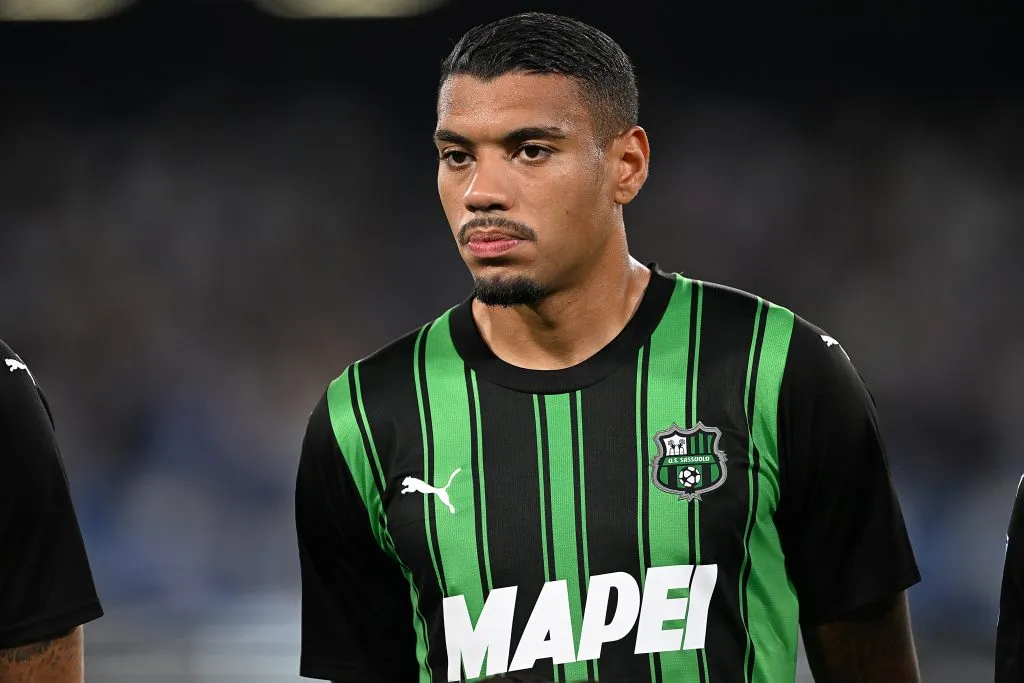NAPLES, ITALY – AUGUST 27: Ruan Tressoldi of US Sassuolo during the Serie A TIM match between SSC Napoli and US Sassuolo at Stadio Diego Armando Maradona on August 27, 2023 in Naples, Italy. (Photo by Francesco Pecoraro/Getty Images)