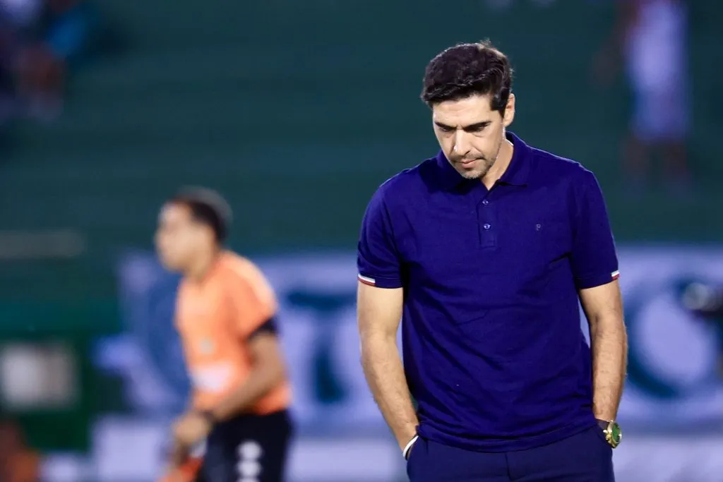 SP – CAMPINAS – 02/02/2025 – PAULISTA 2025, GUARANI X PALMEIRAS – Abel Ferreira tecnico do Palmeiras durante partida contra o Guarani no estadio Brinco de Ouro pelo campeonato Paulista 2025. Foto: Marcello Zambrana/AGIF