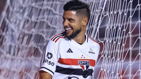 Cicinho durante partida festiva entre São Paulo e Milan em 2023.