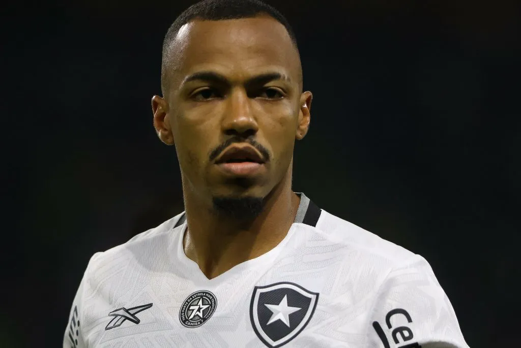 Marlon Freitas jogador do Botafogo deixa o campo apos partida contra o Palmeiras no estadio Arena Allianz Parque pelo campeonato Brasileiro A 2024. Foto: Joisel Amaral/AGIF