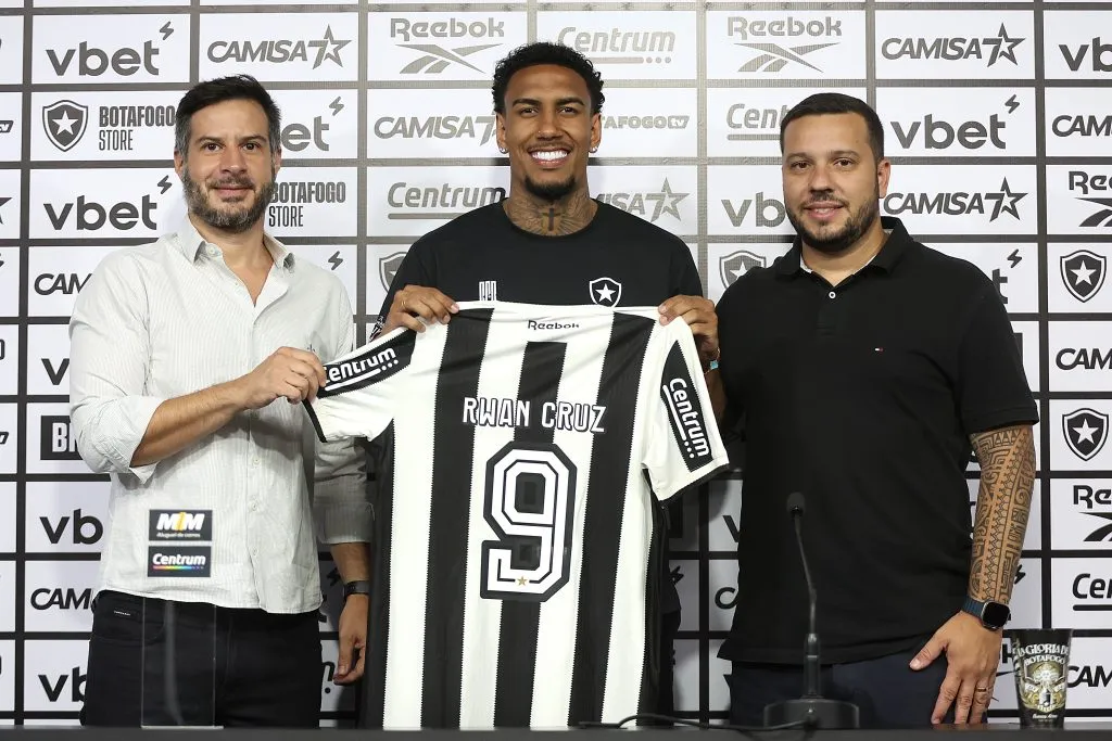 Rwan Cruz é o novo camisa 9 do Botafogo e falou sobre substituir Tiquinho. Foto: Vitor Silva/Botafogo