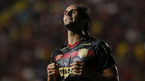 Gonçalo Paciência jogador do Sport comemora seu gol durante a partida entre Sport e Jaguar na Ilha do Retiro em Recife (PE), pelo campeonato pernambucano 2025. Foto: Marlon Costa/AGIF