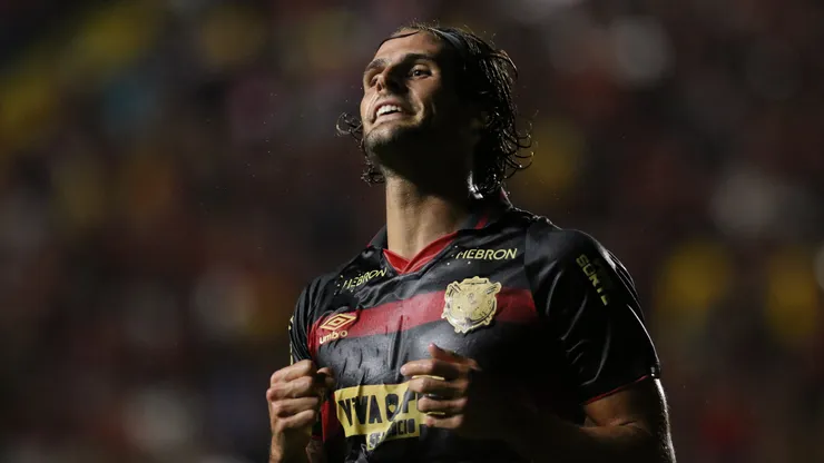 Gonçalo Paciência jogador do Sport comemora seu gol durante a partida entre Sport e Jaguar na Ilha do Retiro em Recife (PE), pelo campeonato pernambucano 2025. Foto: Marlon Costa/AGIF