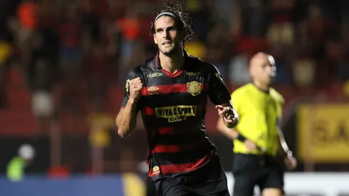 Gonçalo Paciência em ação pelo Sport - Foto: Marlon Costa/AGIF