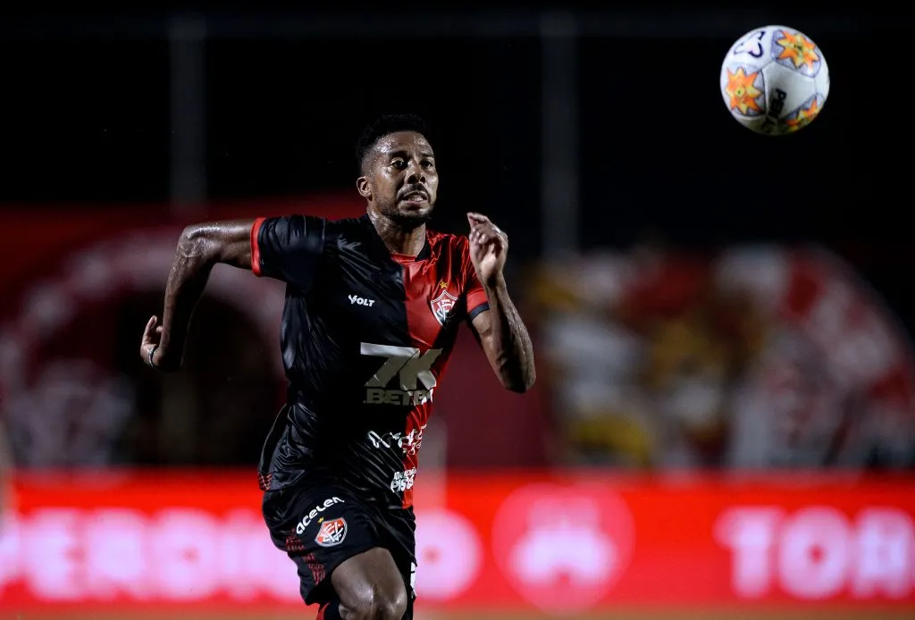 Willian Oliveira jogador do Vitoria durante partida contra o Sousa no estadio Barradao pelo campeonato Copa Do Nordeste 2025. Foto: Jhony Pinho/AGIF