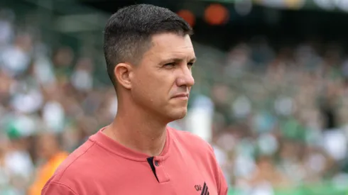 Mauricio Barbieri, técnico do Athletico, durante partida contra o Coritiba pelo Campeonato Paranaense 2025. Foto: Robson Mafra/AGIF