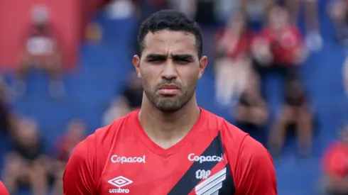 Kardec sofreu lesão no Athletico.