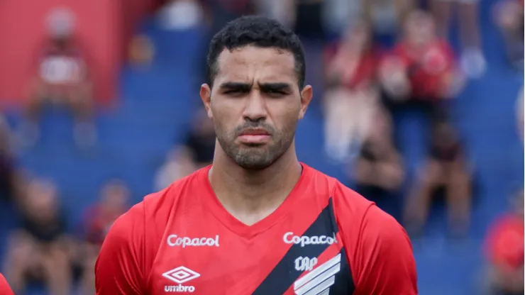 Kardec sofreu lesão no Athletico.