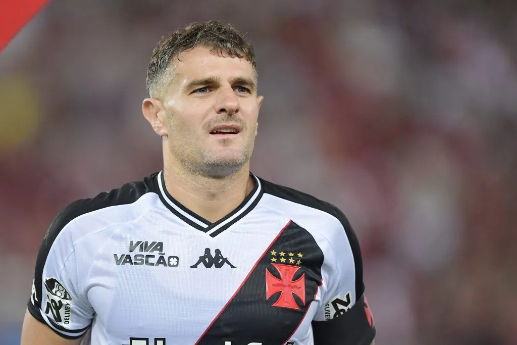 Vegetti durante partida contra o Flamengo noCampeonato Carioca 2025. Foto: Thiago Ribeiro/AGIF