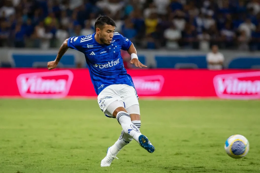 MG – BELO HORIZONTE – 27/11/2024 – BRASILEIRO A 2024, CRUZEIRO X GREMIO – William jogador do Cruzeiro durante partida contra o Gremio no estadio Mineirao pelo campeonato Brasileiro A 2024. Foto: Fernando Moreno/AGIF