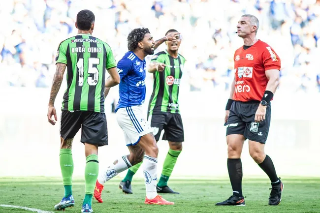 Gabigol jogador do Cruzeiro durante partida contra o America-MG no estádio Mineirão pelo campeonato Mineiro 2025. Foto: Fernando Moreno/AGIF