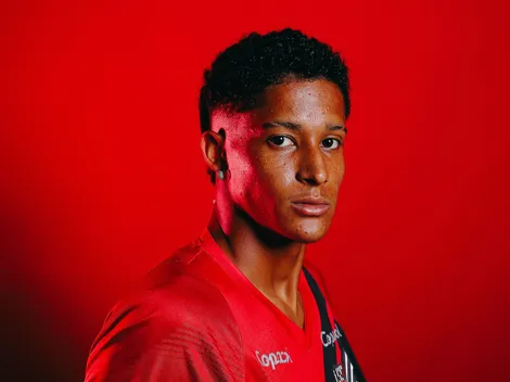 Tevis é apresentado e manda recado para a torcida do Athletico