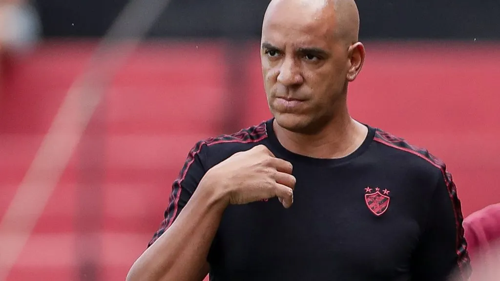 Técnico Pepa do Sport no jogo contra o Náutico, no estádio Ilha do Retiro