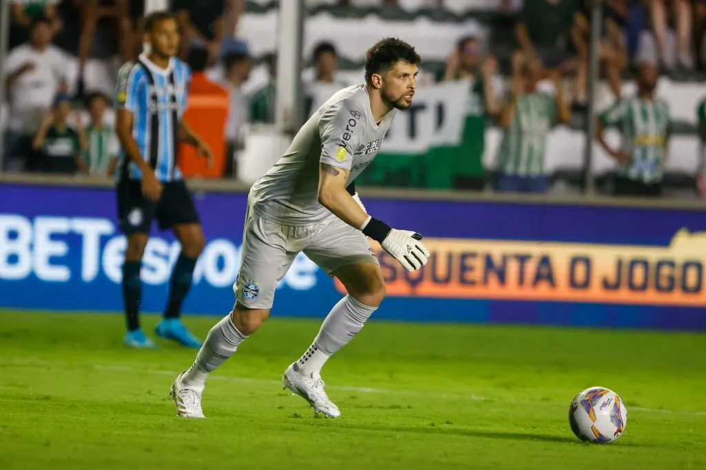 Tiago Volpi jogador do Gremio durante partida contra o Juventude no estadio Alfredo Jaconi pelo campeonato Gaucho 2025. Foto: Luiz Erbes/AGIF
