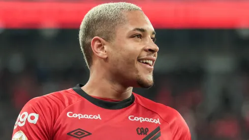 Vitor Roque jogador do Athletico-PR comemora seu gol durante partida contra o Fluminense no estadio Arena da Baixada pelo campeonato Brasileiro A 2023.